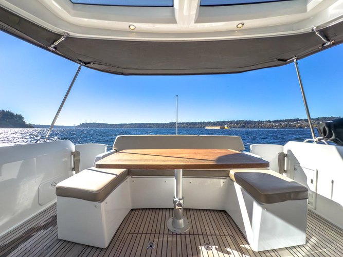 Bee's Knees Yacht Photos Pics 