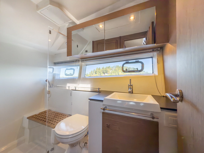 Bee's Knees Yacht Photos Pics 