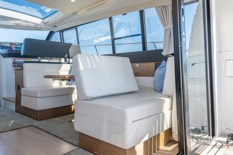 Bee's Knees Yacht Photos Pics 