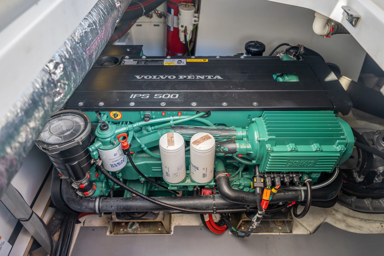 Bee's Knees Yacht Photos Pics 