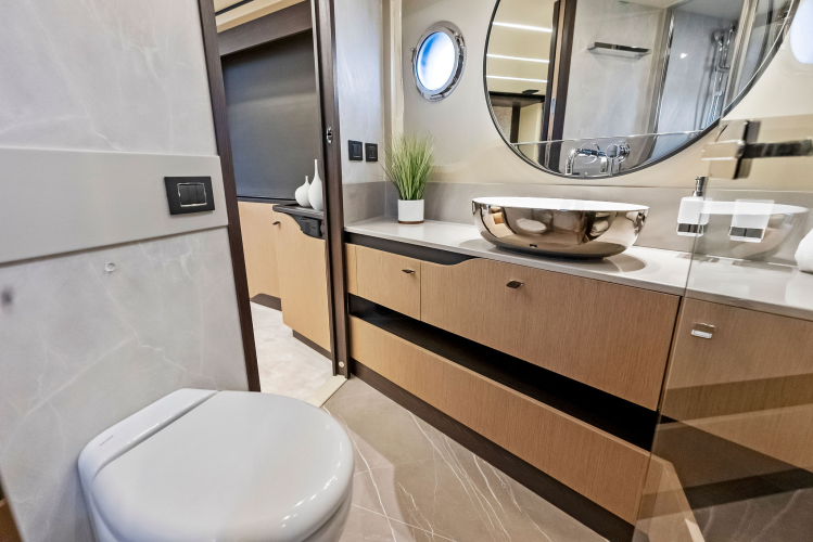 52 Fly Yacht Photos Pics 