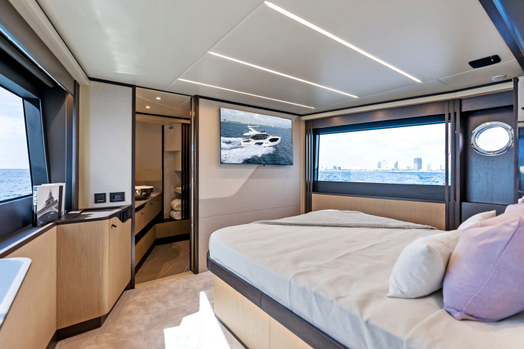 52 Fly Yacht Photos Pics 