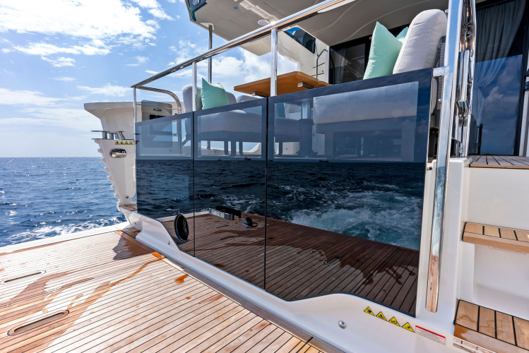 52 Fly Yacht Photos Pics 