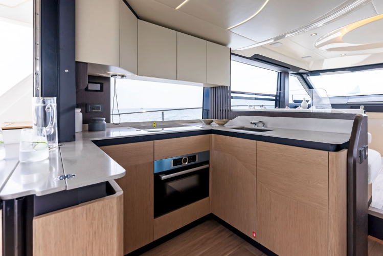 52 Fly Yacht Photos Pics 