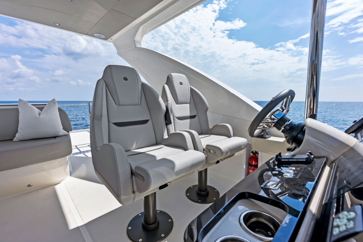 52 Fly Yacht Photos Pics 