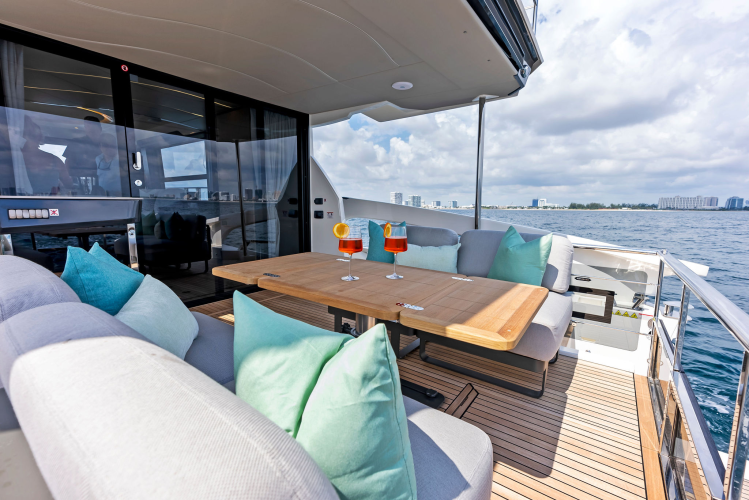 52 Fly Yacht Photos Pics 