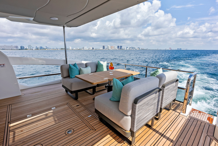 52 Fly Yacht Photos Pics 