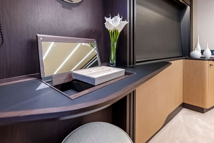 52 Fly Yacht Photos Pics 