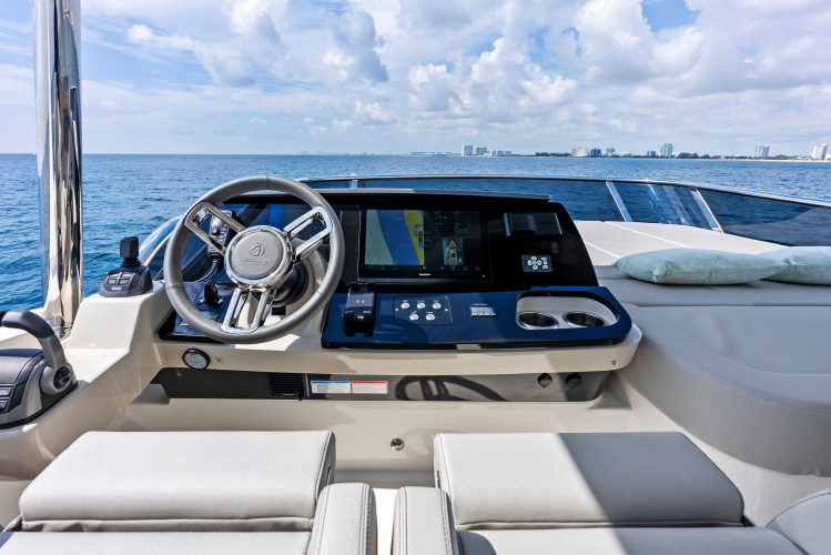 52 Fly Yacht Photos Pics 