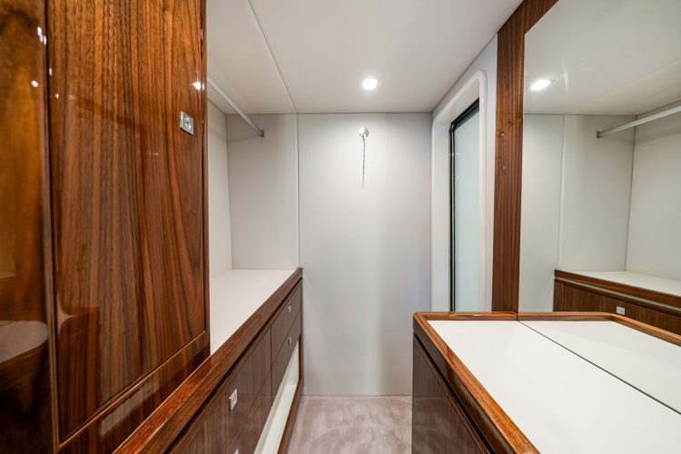 6000 Sport Yacht Yacht Photos Pics 