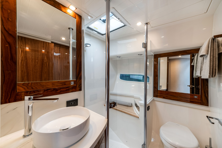 6000 Sport Yacht Yacht Photos Pics 