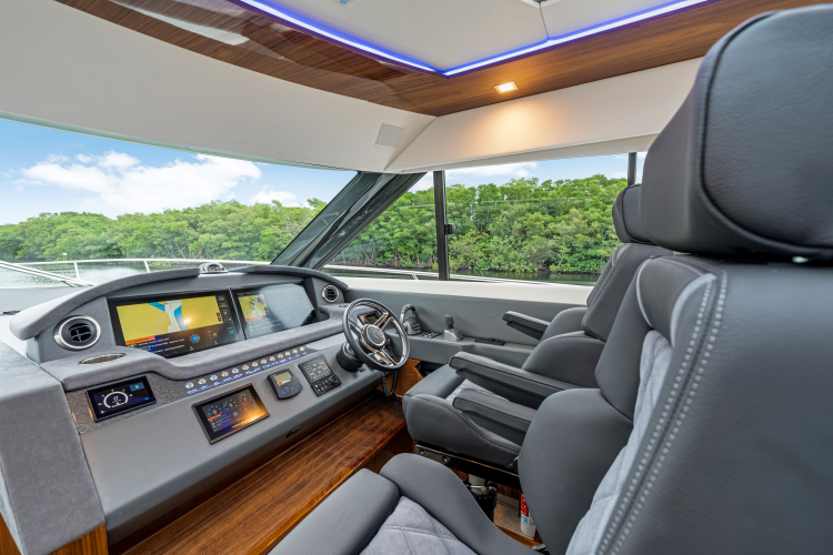 6000 Sport Yacht Yacht Photos Pics 