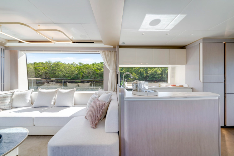 70 Fly Yacht Photos Pics 