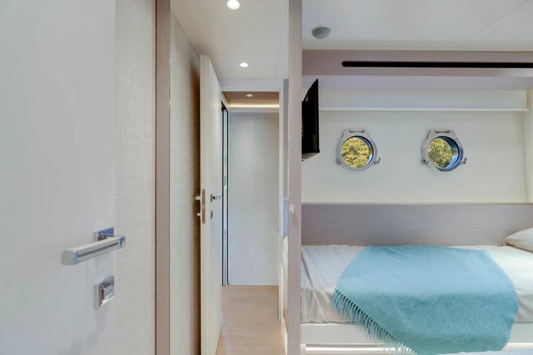 70 Fly Yacht Photos Pics 