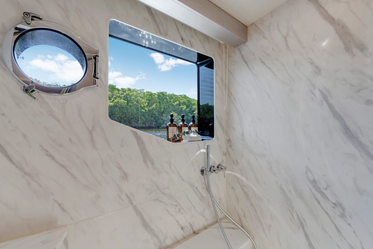 70 Fly Yacht Photos Pics 