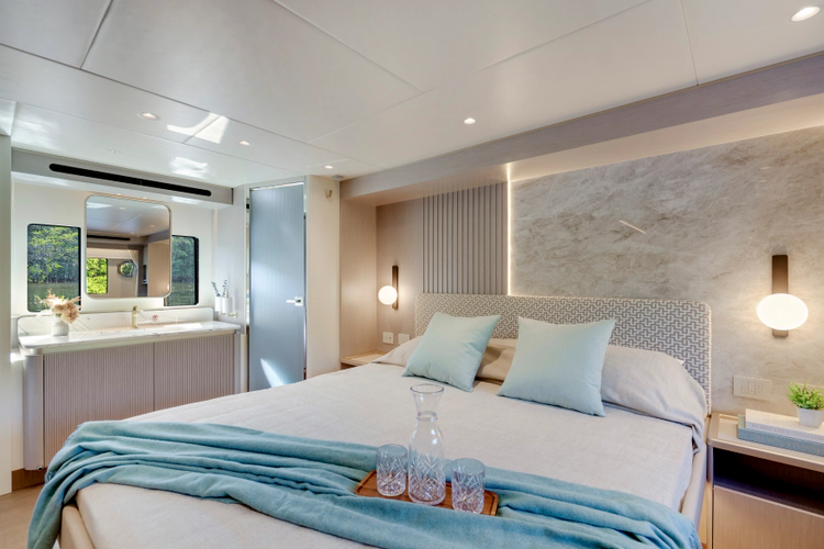 70 Fly Yacht Photos Pics 