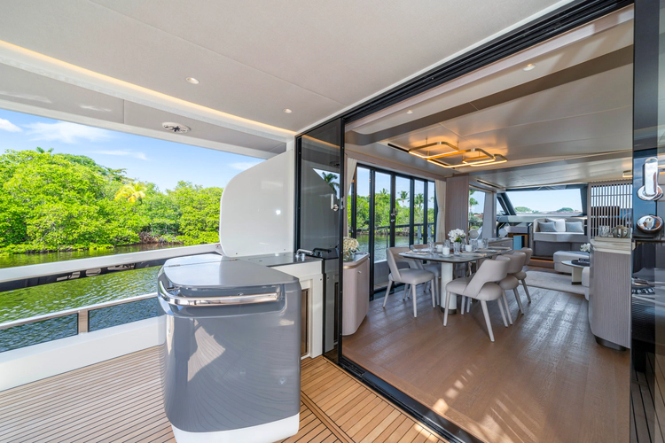 70 Fly Yacht Photos Pics 