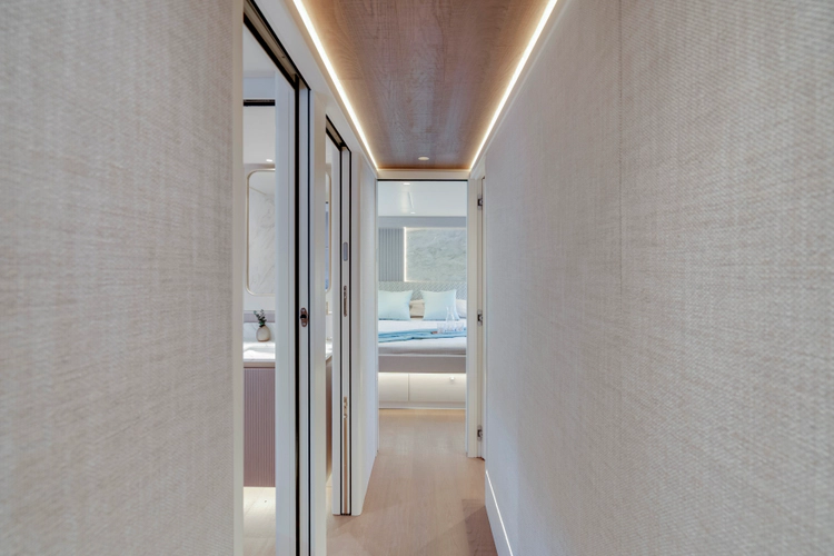 70 Fly Yacht Photos Pics 