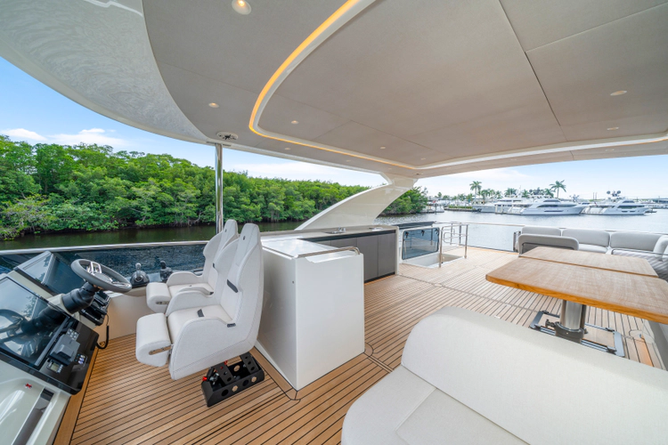 70 Fly Yacht Photos Pics 