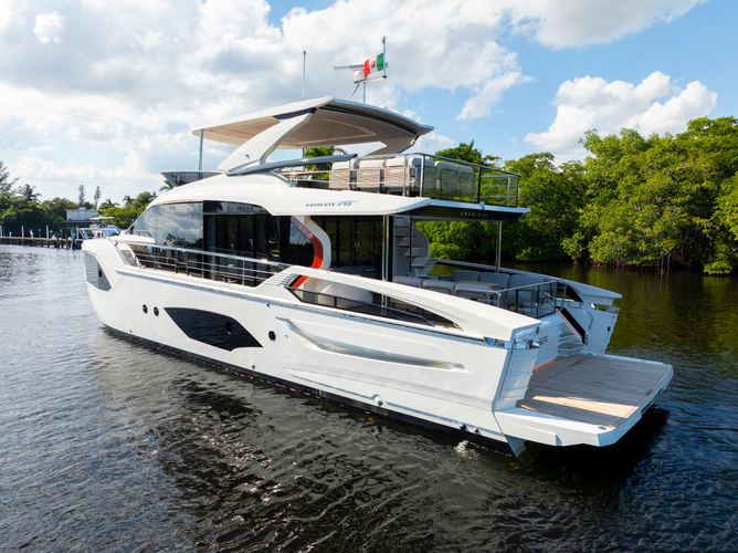 70 Fly Yacht Photos Pics 