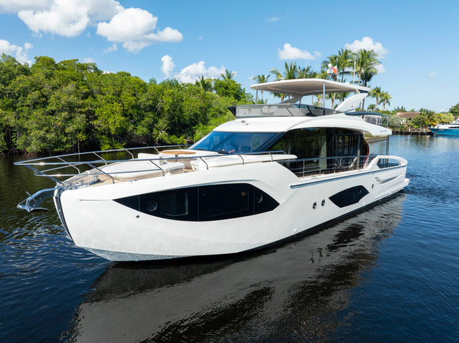 70 Fly Yacht Photos Pics 