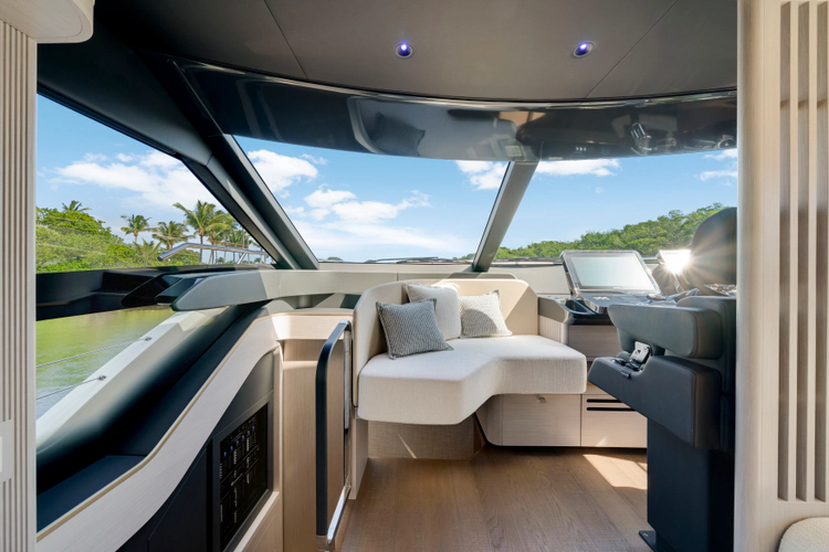 70 Fly Yacht Photos Pics 