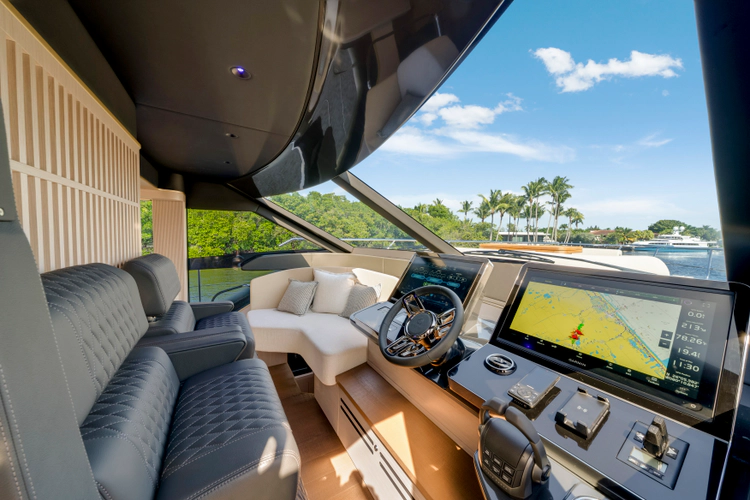 70 Fly Yacht Photos Pics 