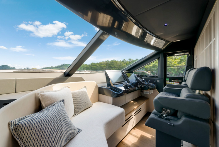 70 Fly Yacht Photos Pics 