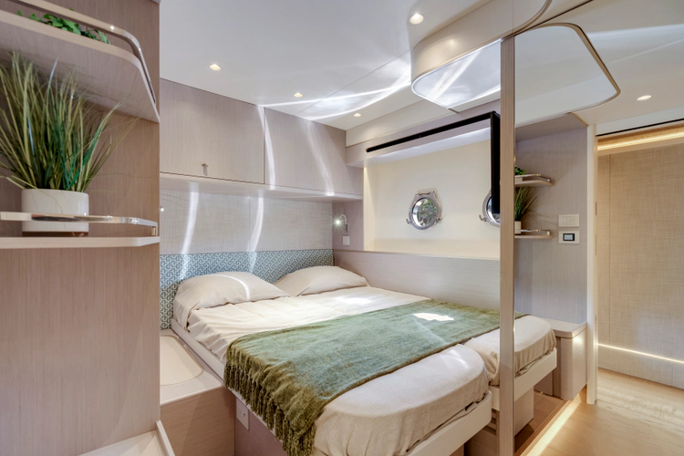 70 Fly Yacht Photos Pics 