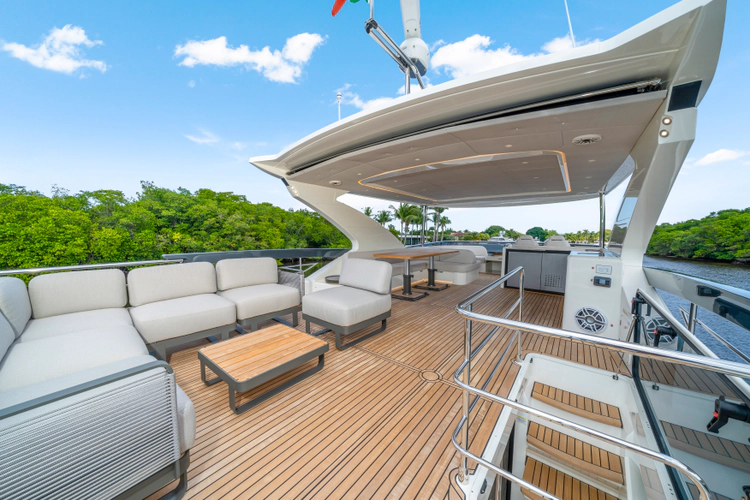 70 Fly Yacht Photos Pics 