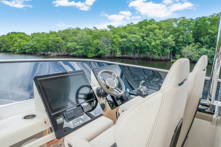 70 Fly Yacht Photos Pics 