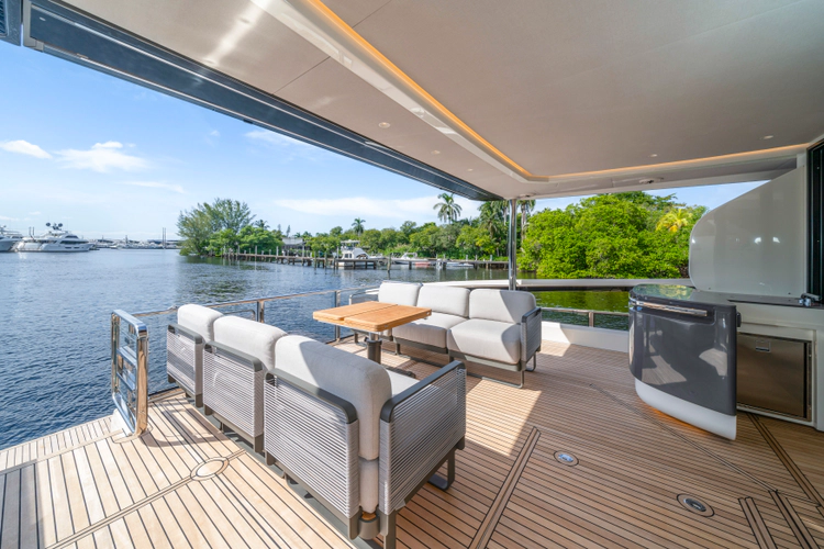 70 Fly Yacht Photos Pics 