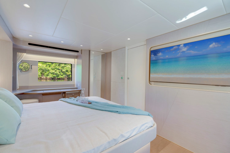 70 Fly Yacht Photos Pics 