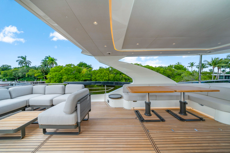 70 Fly Yacht Photos Pics 