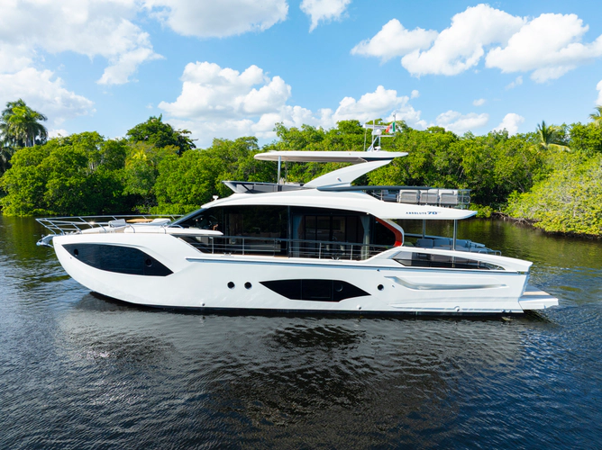 70 Fly Yacht Photos Pics 