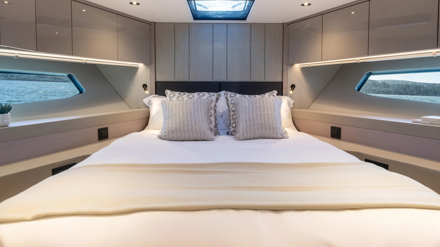 Manhattan 56 Yacht Photos Pics 