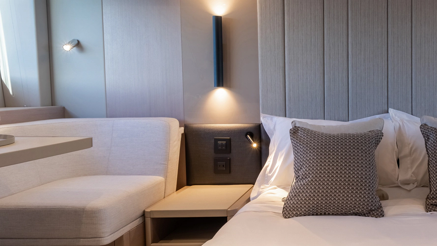 Manhattan 56 Yacht Photos Pics 