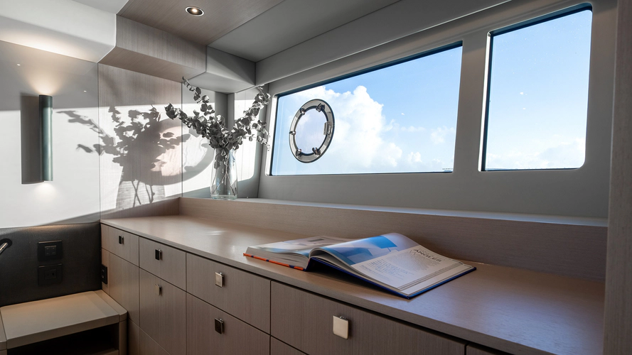 Manhattan 56 Yacht Photos Pics 