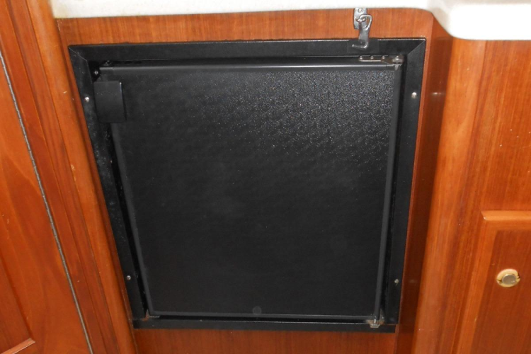 Beer Money Yacht Photos Pics 