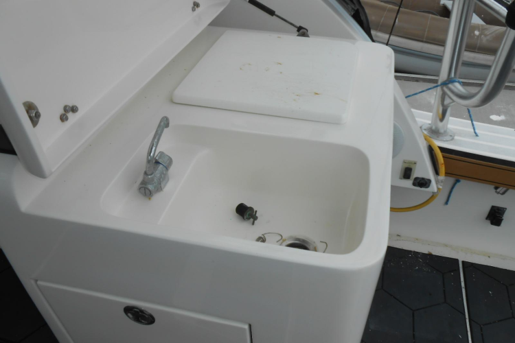 Beer Money Yacht Photos Pics 