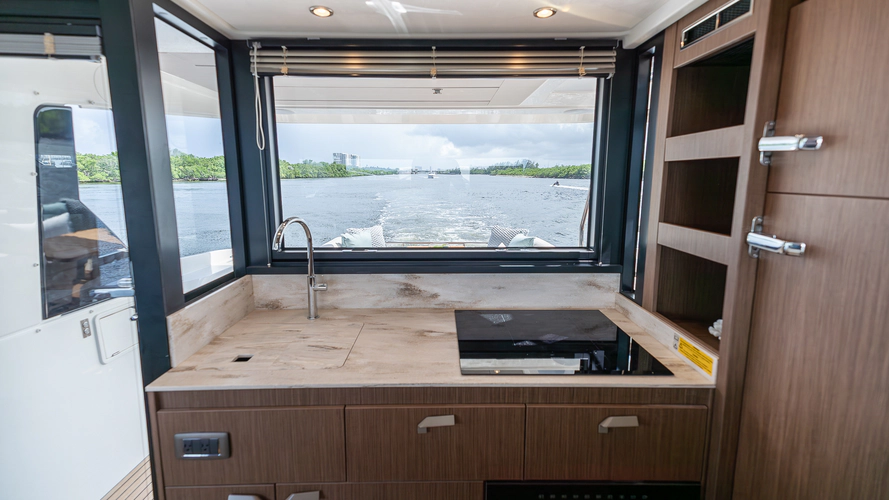 F4.9 Yacht Photos Pics 