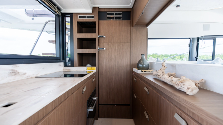 F4.9 Yacht Photos Pics 