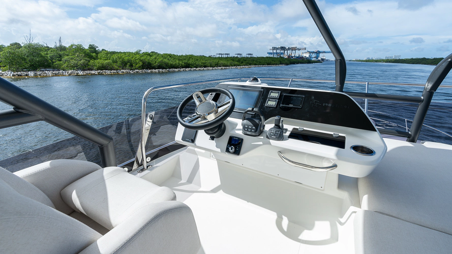 F4.9 Yacht Photos Pics 