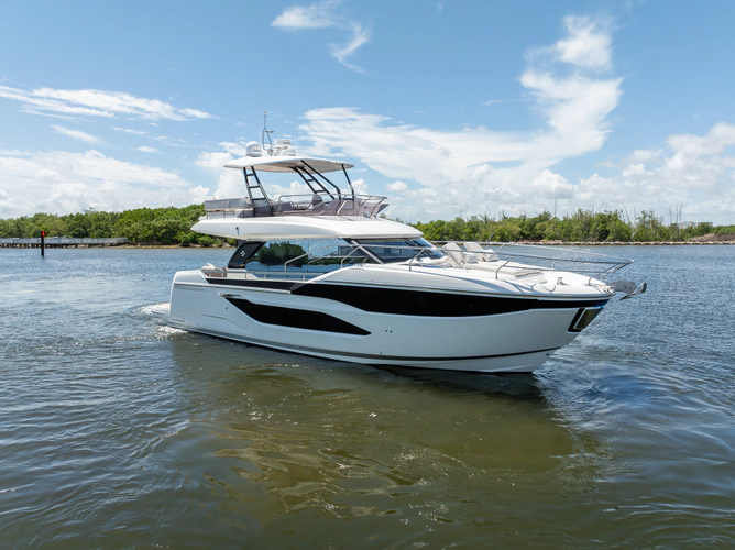 F4.9 Yacht Photos Pics 