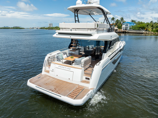 F4.9 Yacht Photos Pics 