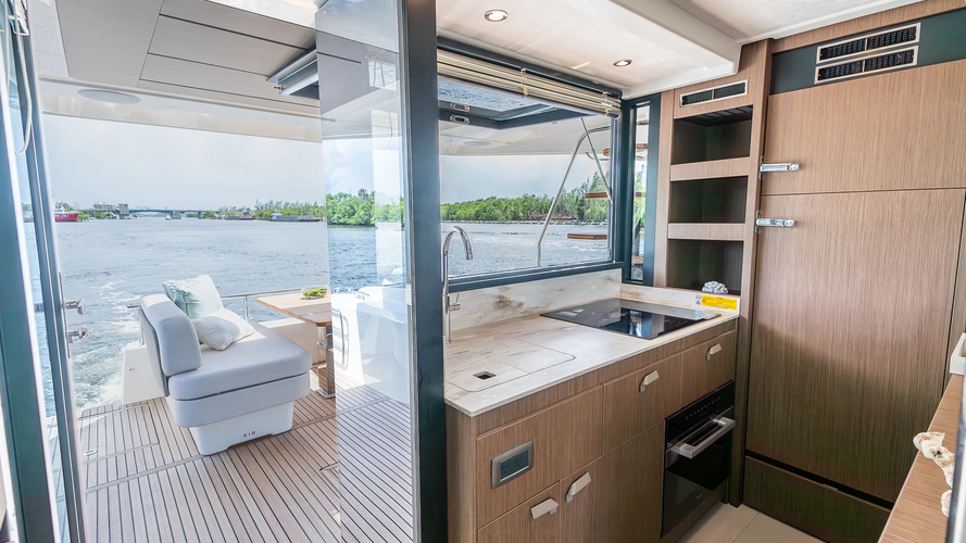 F4.9 Yacht Photos Pics 