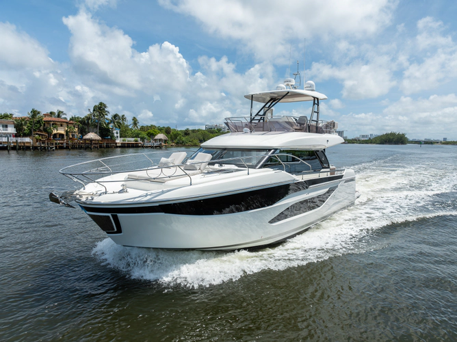 F4.9 Yacht Photos Pics 