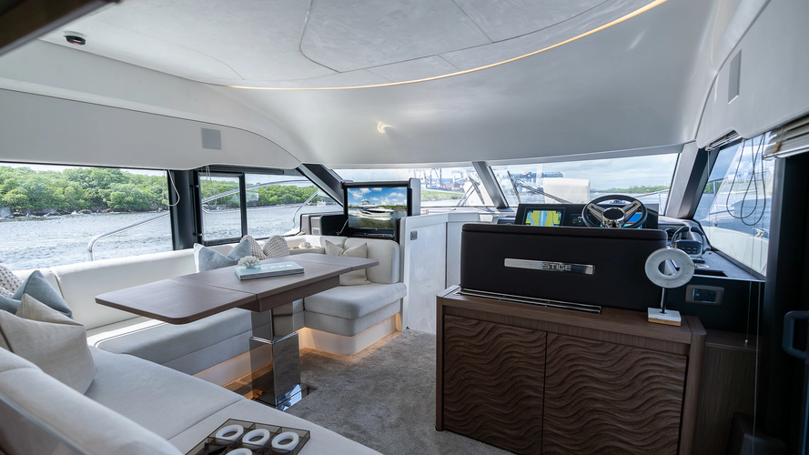 F4.9 Yacht Photos Pics 