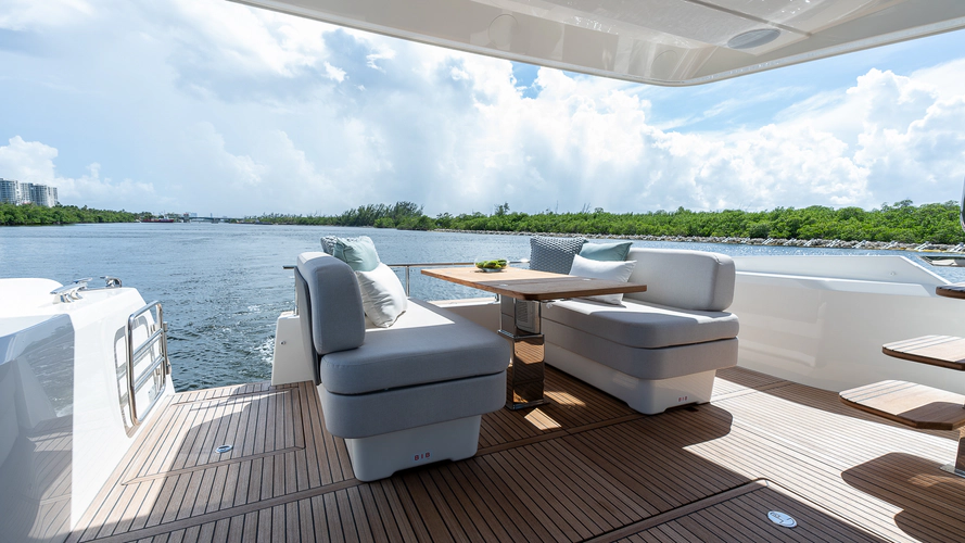 F4.9 Yacht Photos Pics 