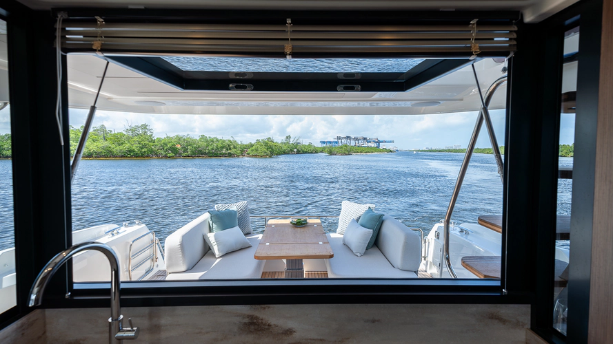 F4.9 Yacht Photos Pics 